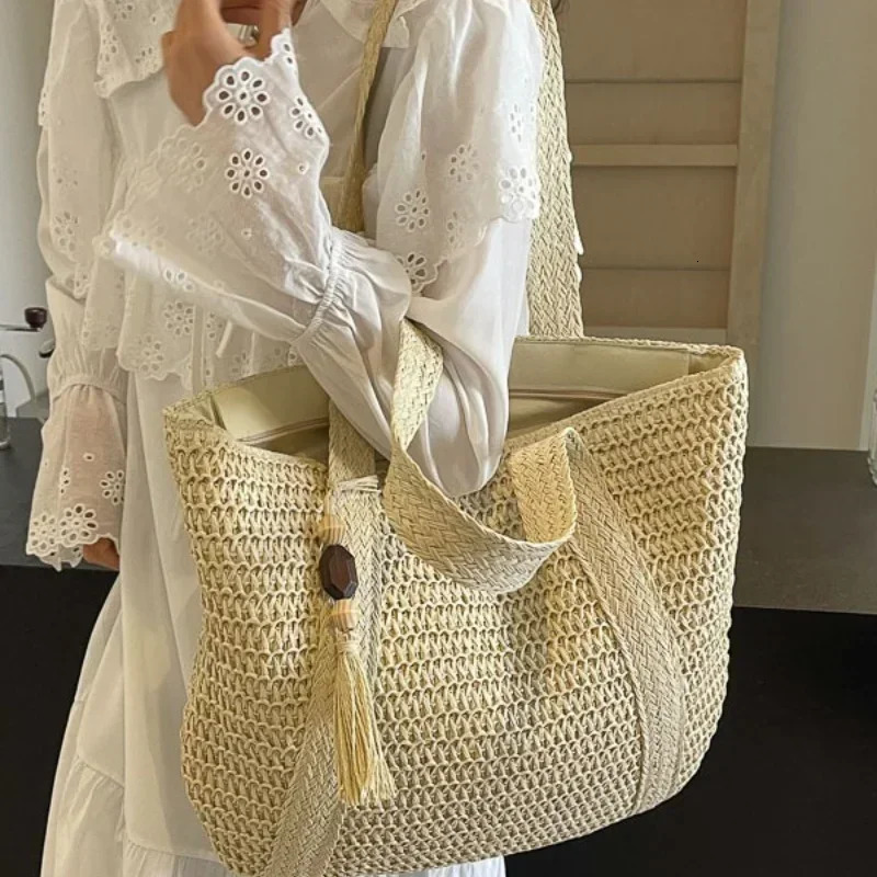 Fashion Straw Summer Large Capacity Tote Bag Women Shoulder Bag Handmade Woven Bag Fresh Rural Handheld Grass Woven Women Bag 250207