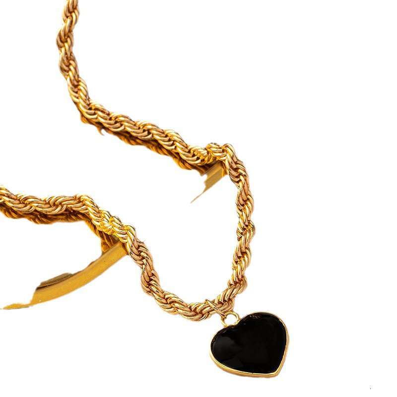A new love heart black temperament necklace with a trendy, urious and niche design for women