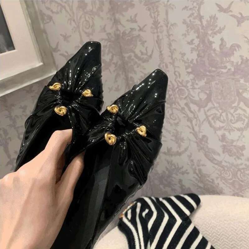 Pleated Flat Slipper Women Shoes 2024 Summer Fashion Hollow Out Mules Sandal Pointed Toe Slip On Dress Outdoor Slides Pumps