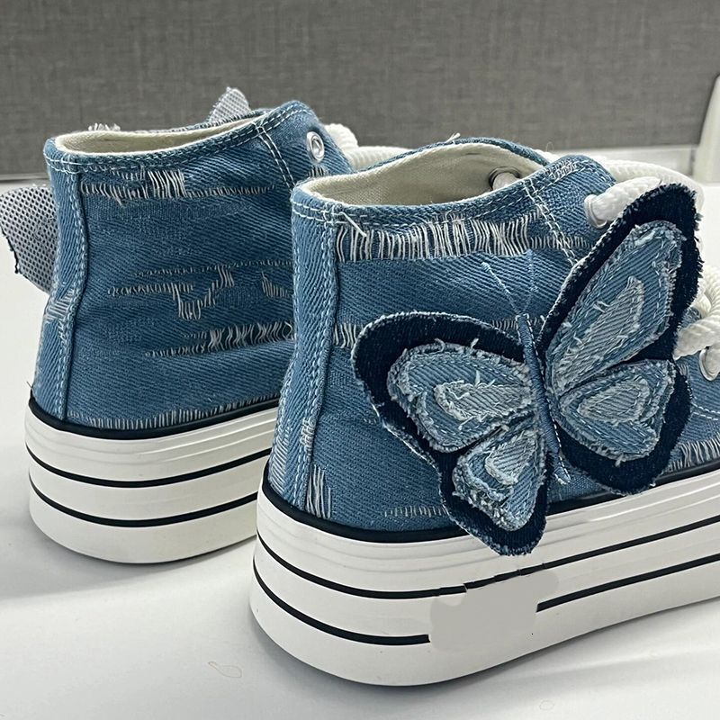 Dopamine Spread Butterfly Canvas Women's Casual White Shoes 2025 Niche Low Top Versatile Chic Board Shoe Accessories