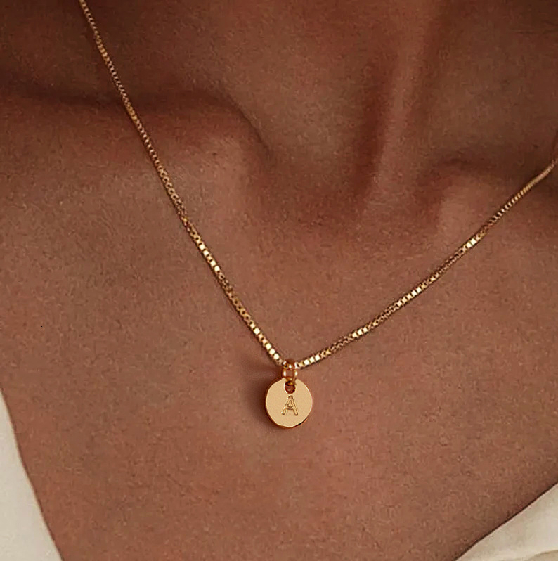 Women fashion Minimalist 26 English Letter Pendant Necklace Personalized Sculpture Small Round Card Item designer Jewelry