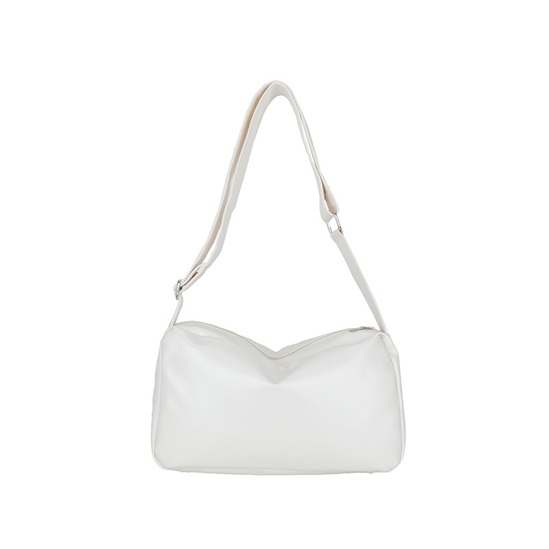 Spacious Women's Leather Tote with Stylish Messenger Design for Everyday Use