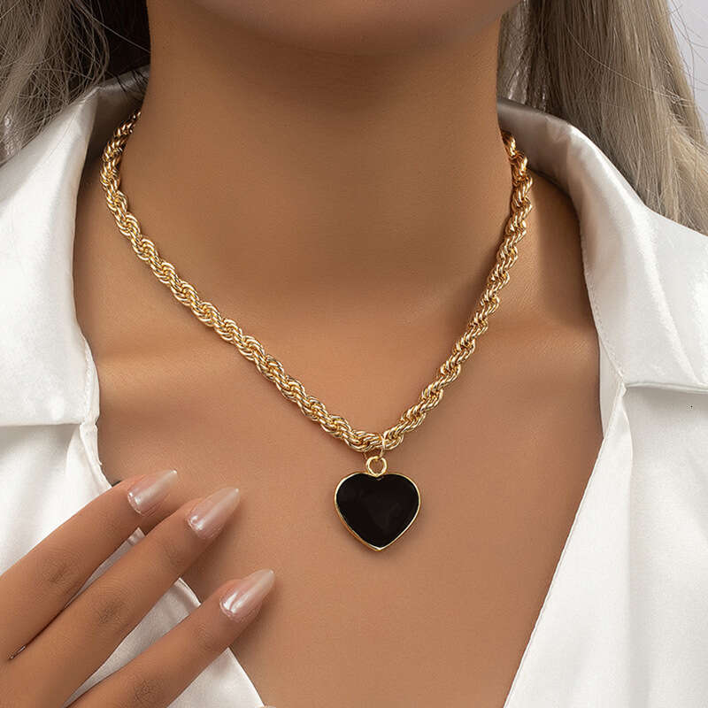 A new love heart black temperament necklace with a trendy, urious and niche design for women