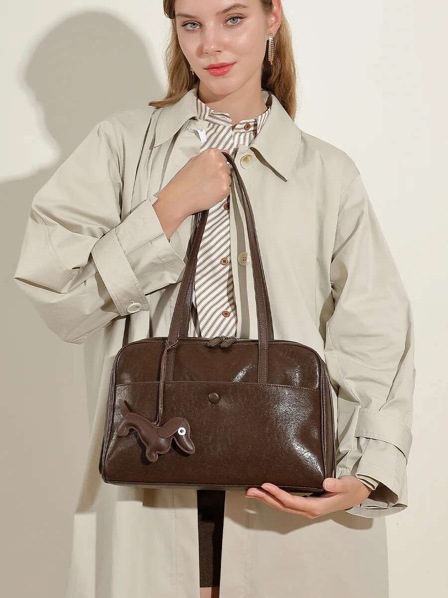 Autumn And Winter Women's High-End Hand-Held Pillow Retro Vegetable Tanned Cowhide Large Capacity Shoulder Bag