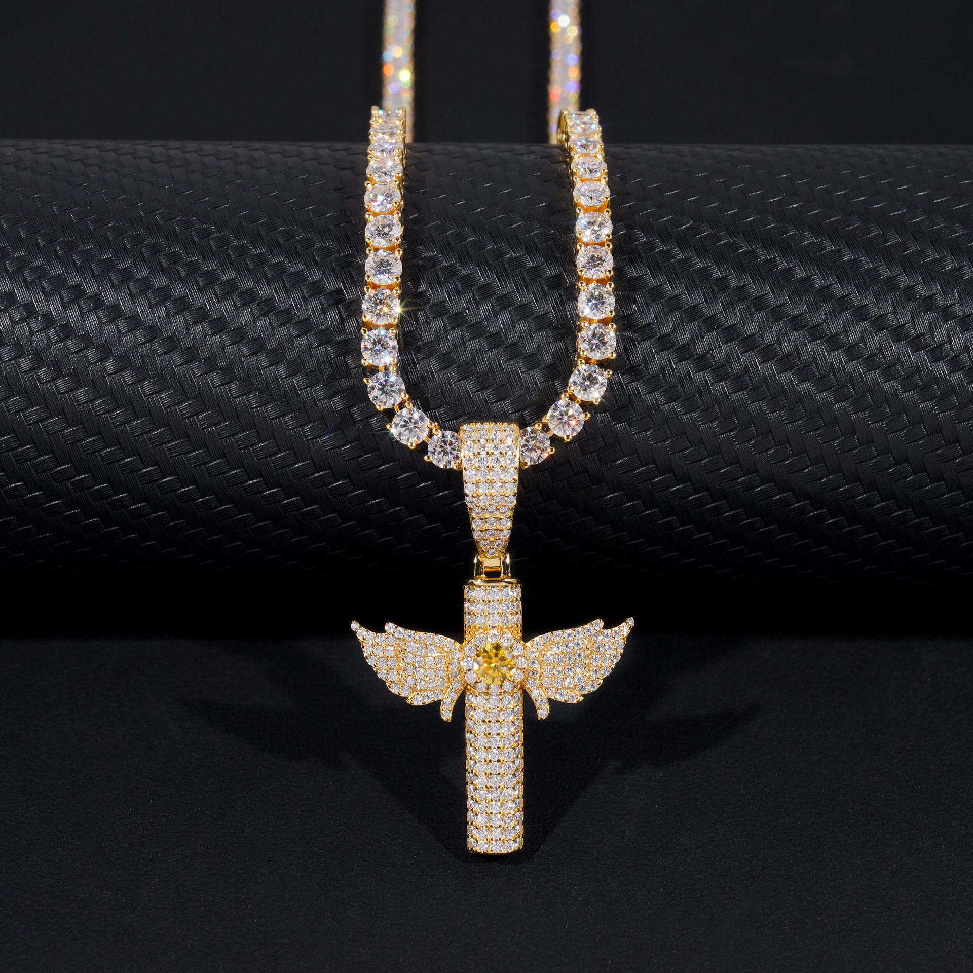 New 925 silver inlaid colorful moissanite cross hip-hop pendant personalized and fashionable mens and womens accessories