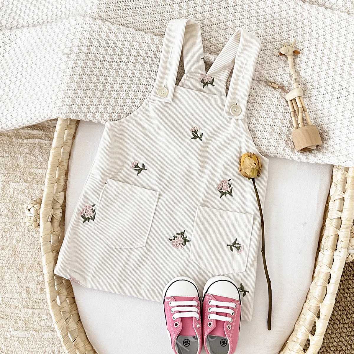 INS Baby Girls Strap Dress Flower Embroidery Heavy Denim Dress Pocket Button Bodysuits Autumn Newborn Baby Clothes 0-3Y Z250214
