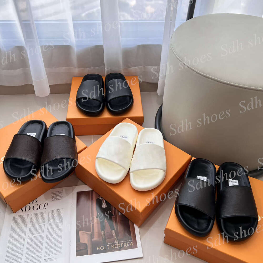 Designer Slides Slippers Pool Pillow Men Sandals Women Platform Slipper Classic Brand Summer Beach Scuffs Flat Comfort Mule Denim Embossed Sandal