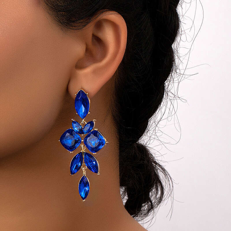 New style with fashionable, simple trendy alloy and dia studded leaf earrings for women