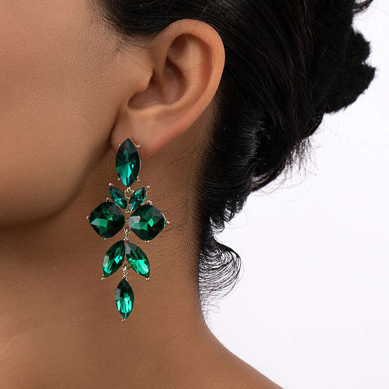 New style with fashionable, simple trendy alloy and dia studded leaf earrings for women