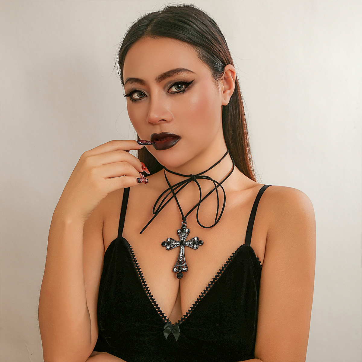 Woman Exaggerated punk style necklace, female niche accessory, cross, rhie drawstring collar, sweet and cool choker
