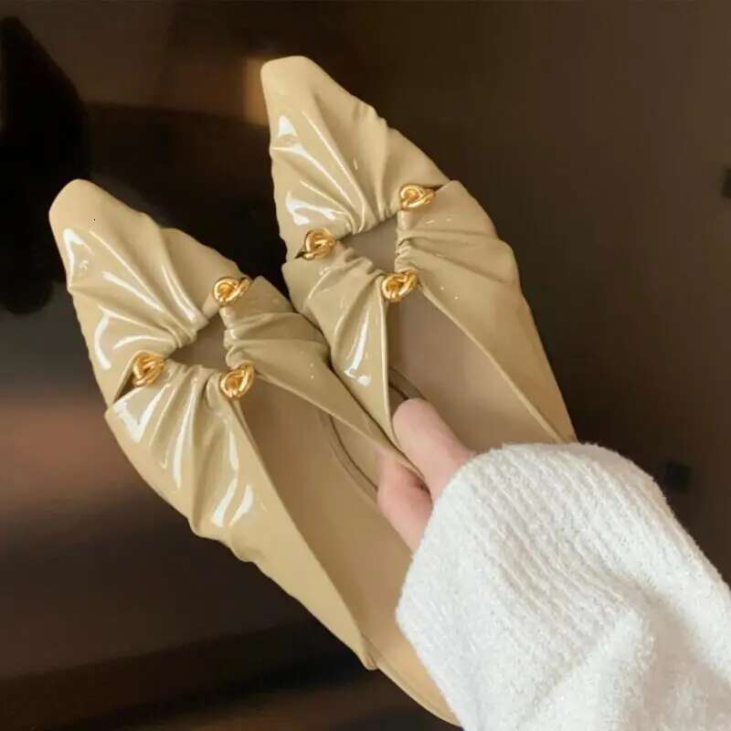 Pleated Flat Slipper Women Shoes 2024 Summer Fashion Hollow Out Mules Sandal Pointed Toe Slip On Dress Outdoor Slides Pumps