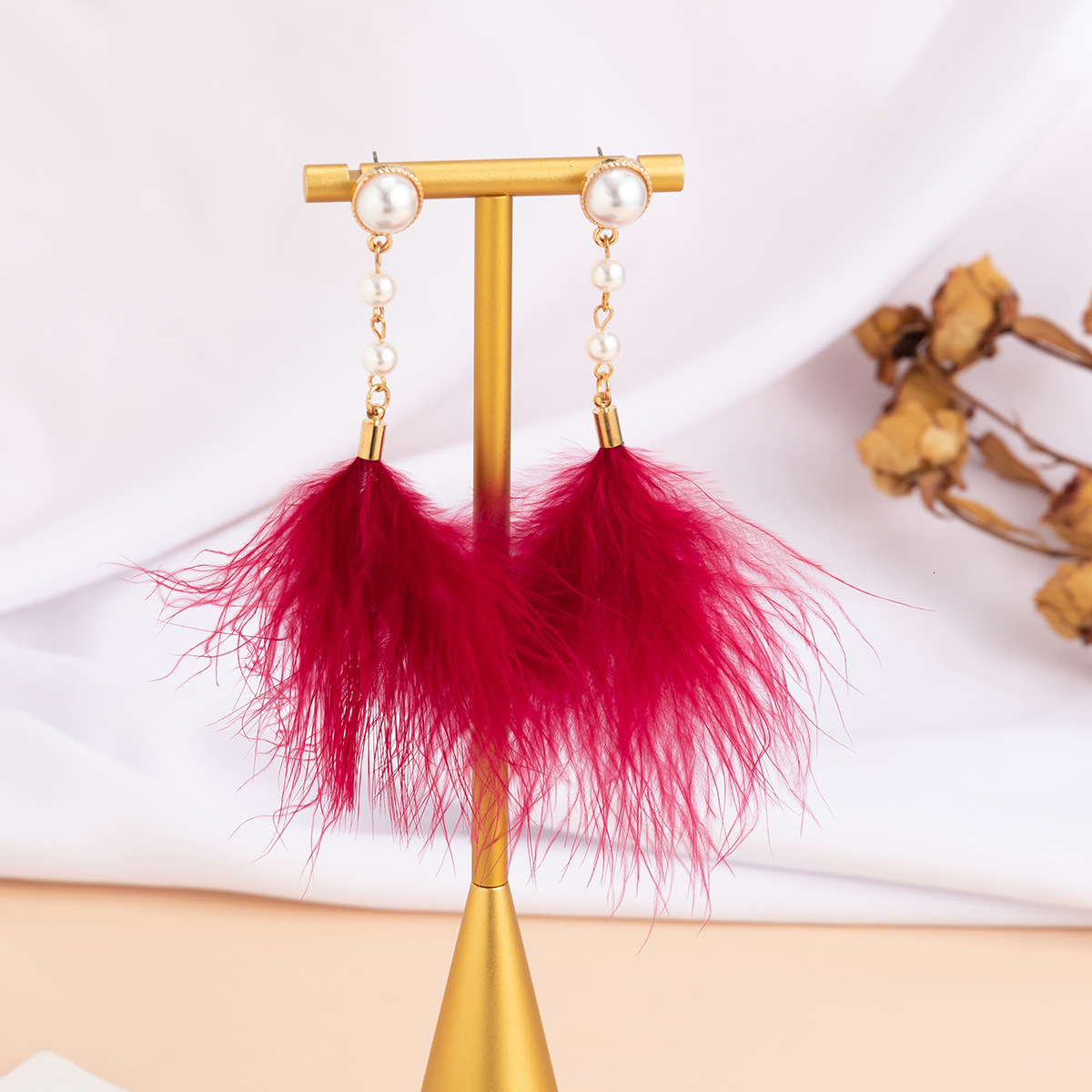 fashion Woman Jewelry style, personality, simplicity, and niche earrings. Feminine temperament, feather tassels, imitation pearl earrings