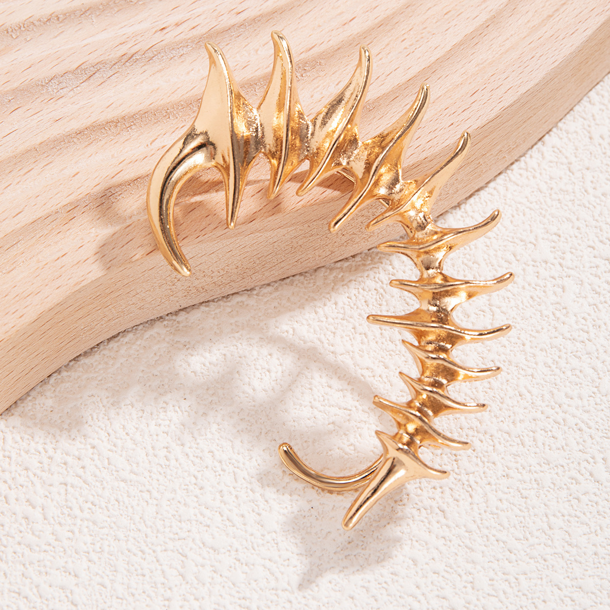 fashion Gothic style spurs, thorns, bone studs, jewelry, sweet and cool spine bones, no holes, hooks, ear clips for women