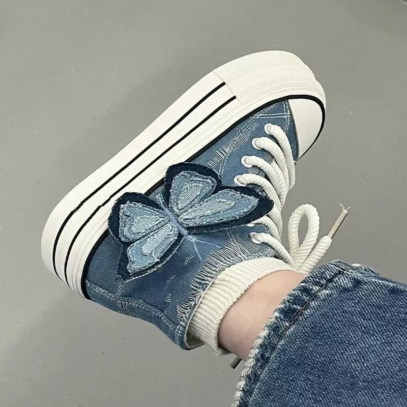 Dopamine Spread Butterfly Canvas Women's Casual White Shoes 2025 Niche Low Top Versatile Chic Board Shoe Accessories