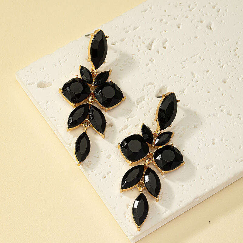 New style with fashionable, simple trendy alloy and dia studded leaf earrings for women