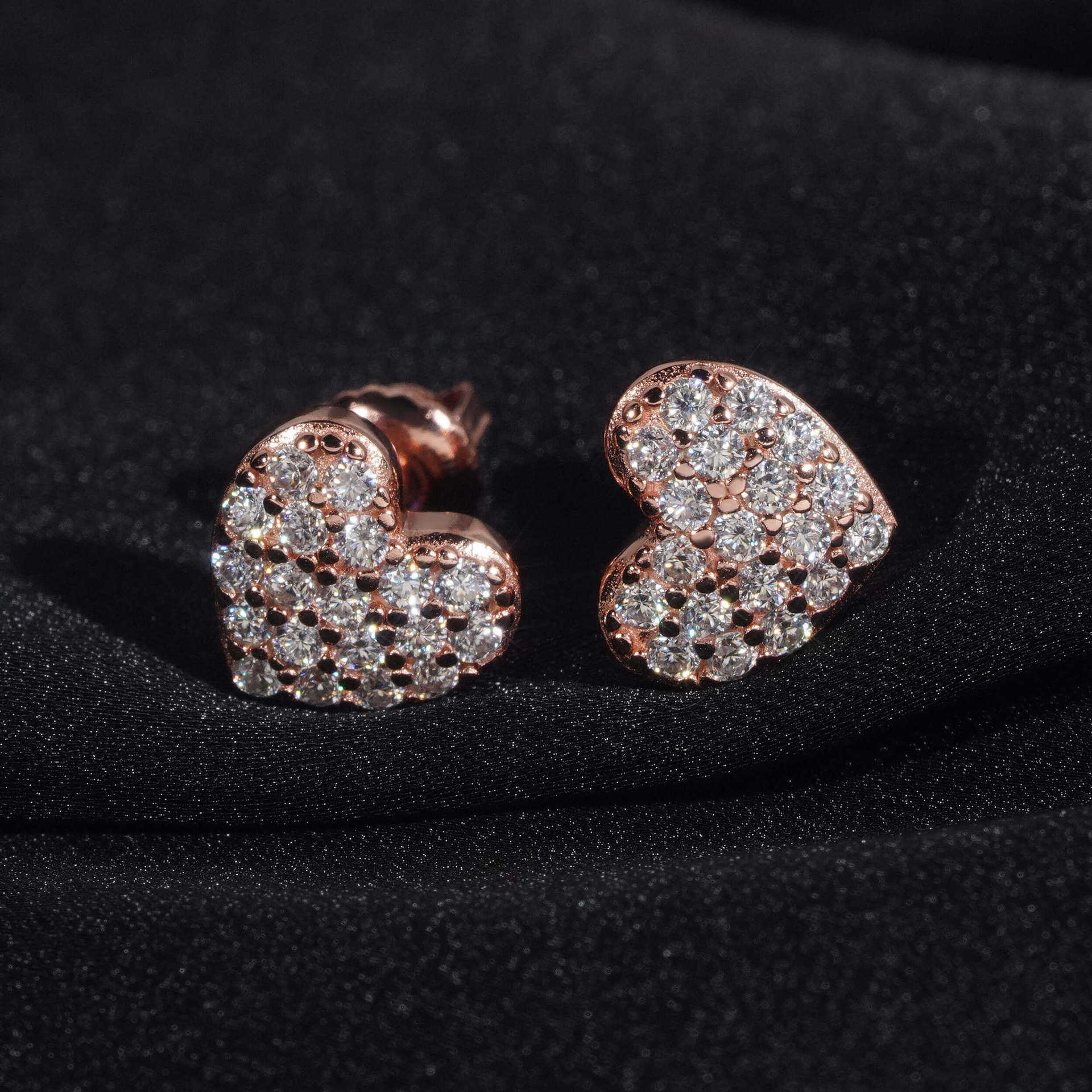 Popular and best-selling 925 silver moissanite fashionable heart earrings niche mens and womens jewelry