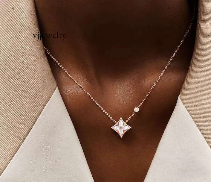 Designer Fashion Clover Necklace Choker Chain Titanium with 18k Gold Plated Pearl Pendant Necklaces For Women Jewelry Luxury Design for Party Birthday Gift