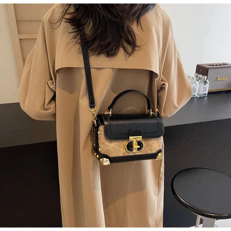 Fashionable Single Shoulder Crossbody Versatile Retro Hand-Held Small Square Bag, Popular Contrasting Color Box Bag