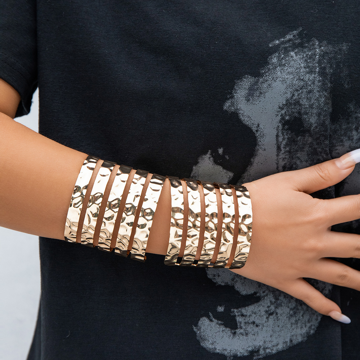 fashion Exaggerated punk wide face geometric with exaggerated accessories, liquid tapping pattern, hollowed out Woman es, and opening bracelet