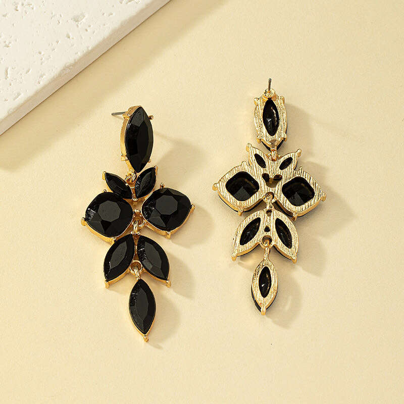 New style with fashionable, simple trendy alloy and dia studded leaf earrings for women