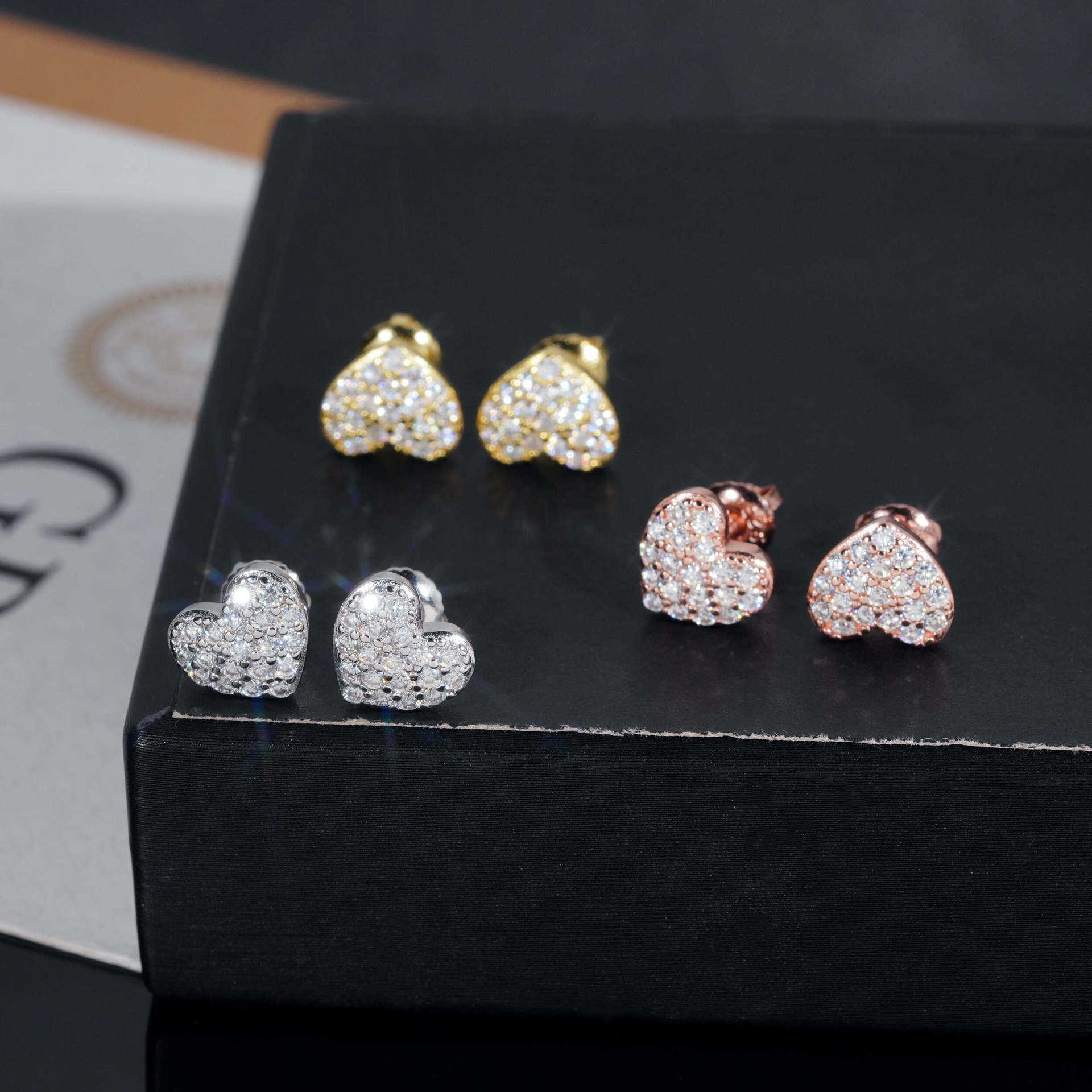 Popular and best-selling 925 silver moissanite fashionable heart earrings niche mens and womens jewelry