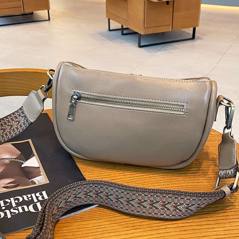 2024 New Versatile Crossbody Small Fashionable Moon Bag, Genuine Leather, Niche Design, Textured Shoulder Bag