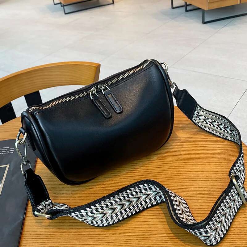 2024 New Versatile Crossbody Small Fashionable Moon Bag, Genuine Leather, Niche Design, Textured Shoulder Bag