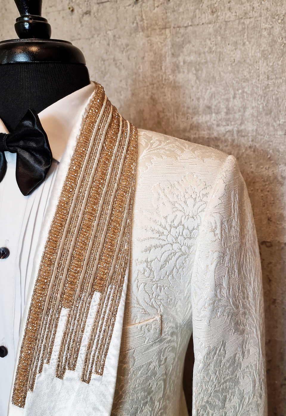 Fashion Wedding Tuxedos With Buckle 2 Piece Set Jacket Pants Jacquard Men Suits Shawl Lapel Handsome Groom Blazers Customized