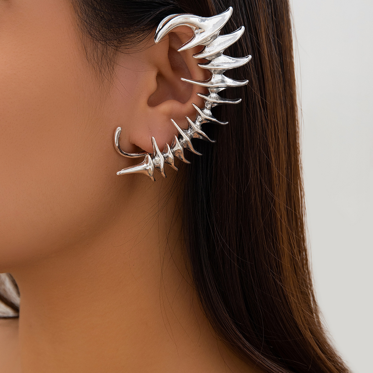 fashion Gothic style spurs, thorns, bone studs, jewelry, sweet and cool spine bones, no holes, hooks, ear clips for women
