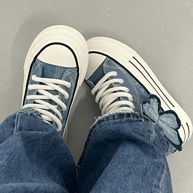 Dopamine Spread Butterfly Canvas Women's Casual White Shoes 2025 Niche Low Top Versatile Chic Board Shoe Accessories