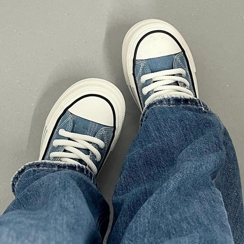 Dopamine Spread Butterfly Canvas Women's Casual White Shoes 2025 Niche Low Top Versatile Chic Board Shoe Accessories