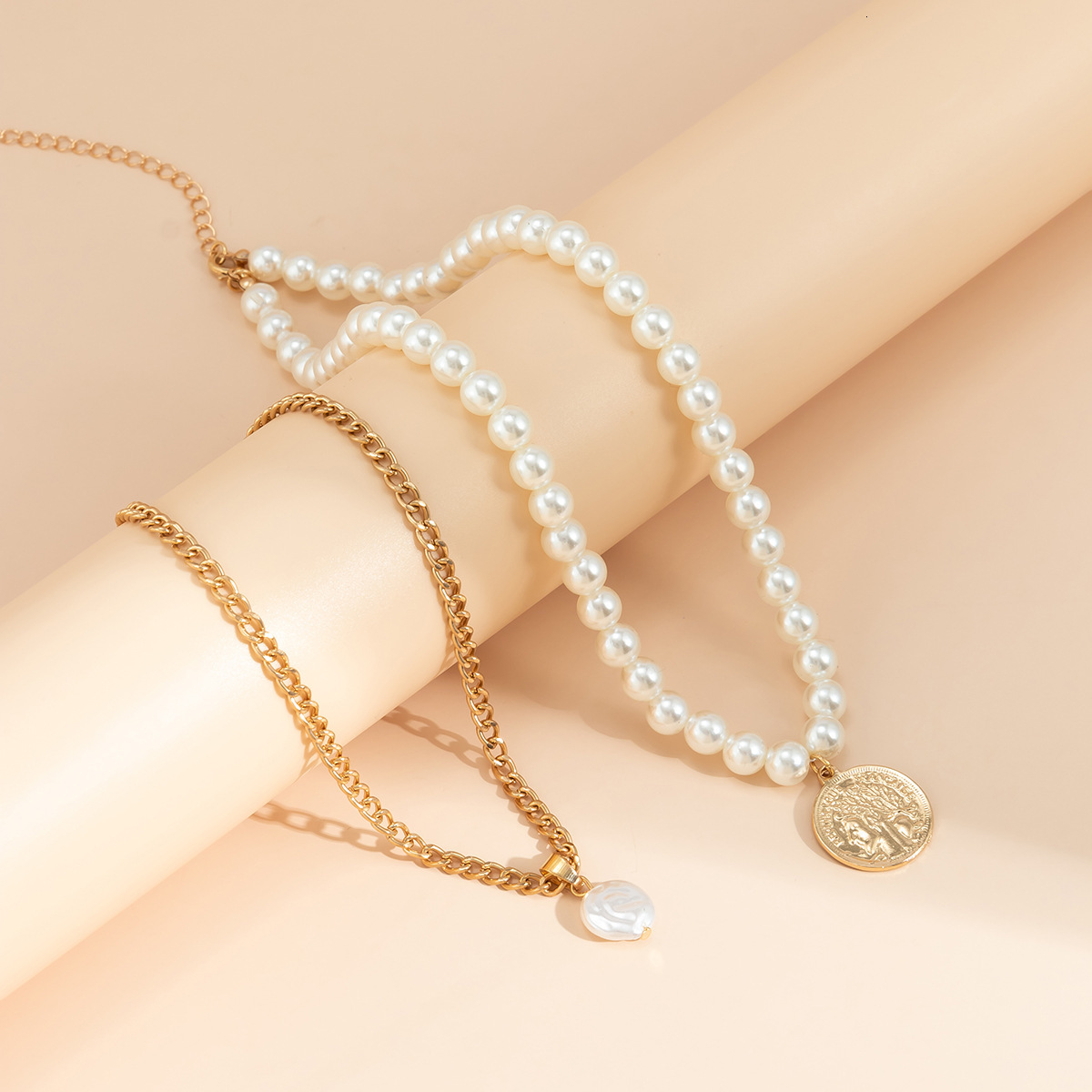 women fashion Jewelry minimalist style imitation pearl chain necklace, fashionable beaded figure hip-hop necklace