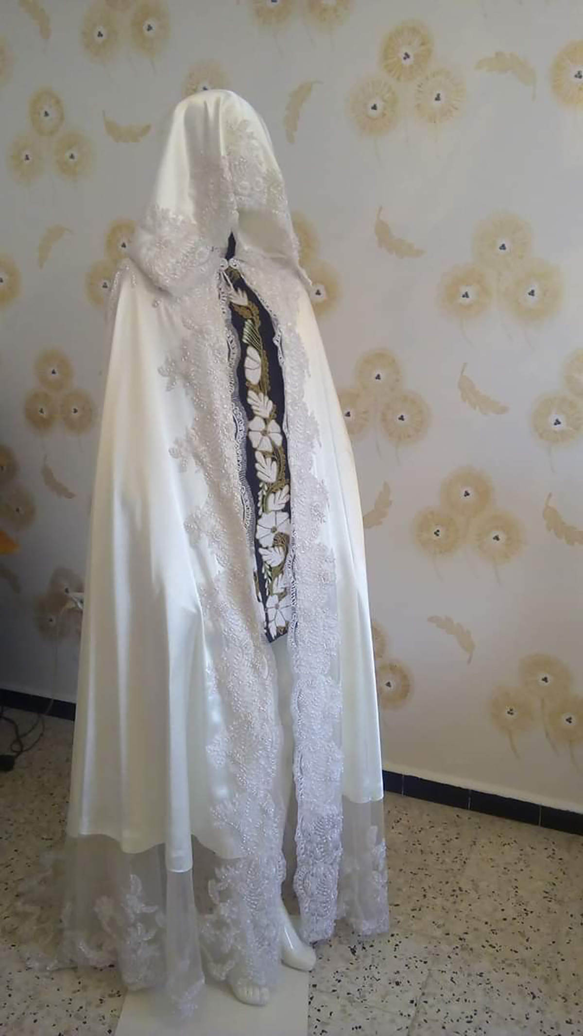 Luxury Bride Shawl Long Wedding Cloak Floor Length Hooded Lace Beaded Cape New Jacket Bridal Wrap Custom Made