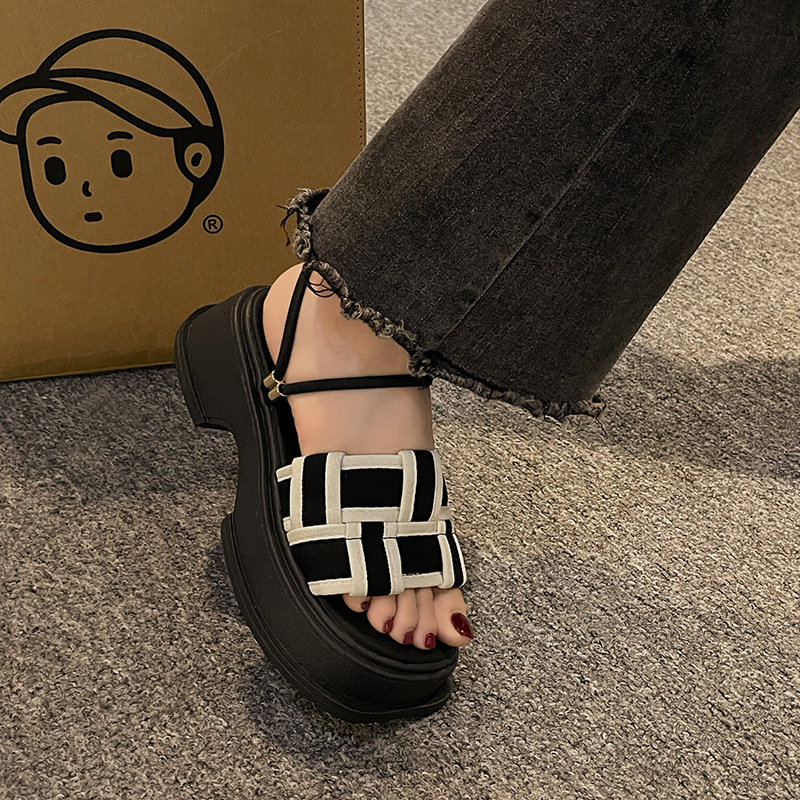 Dress Shoes Fashionable French Women's Sandals Summer Style Thick Bottom Outdoor Beach Slippers Rubber Outsole For Women