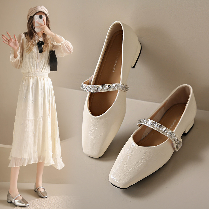 Women Dress Shoes Low Chunky Heel Dia Design hot Versatile Fashion Triple Black Beige Sier Free shipping