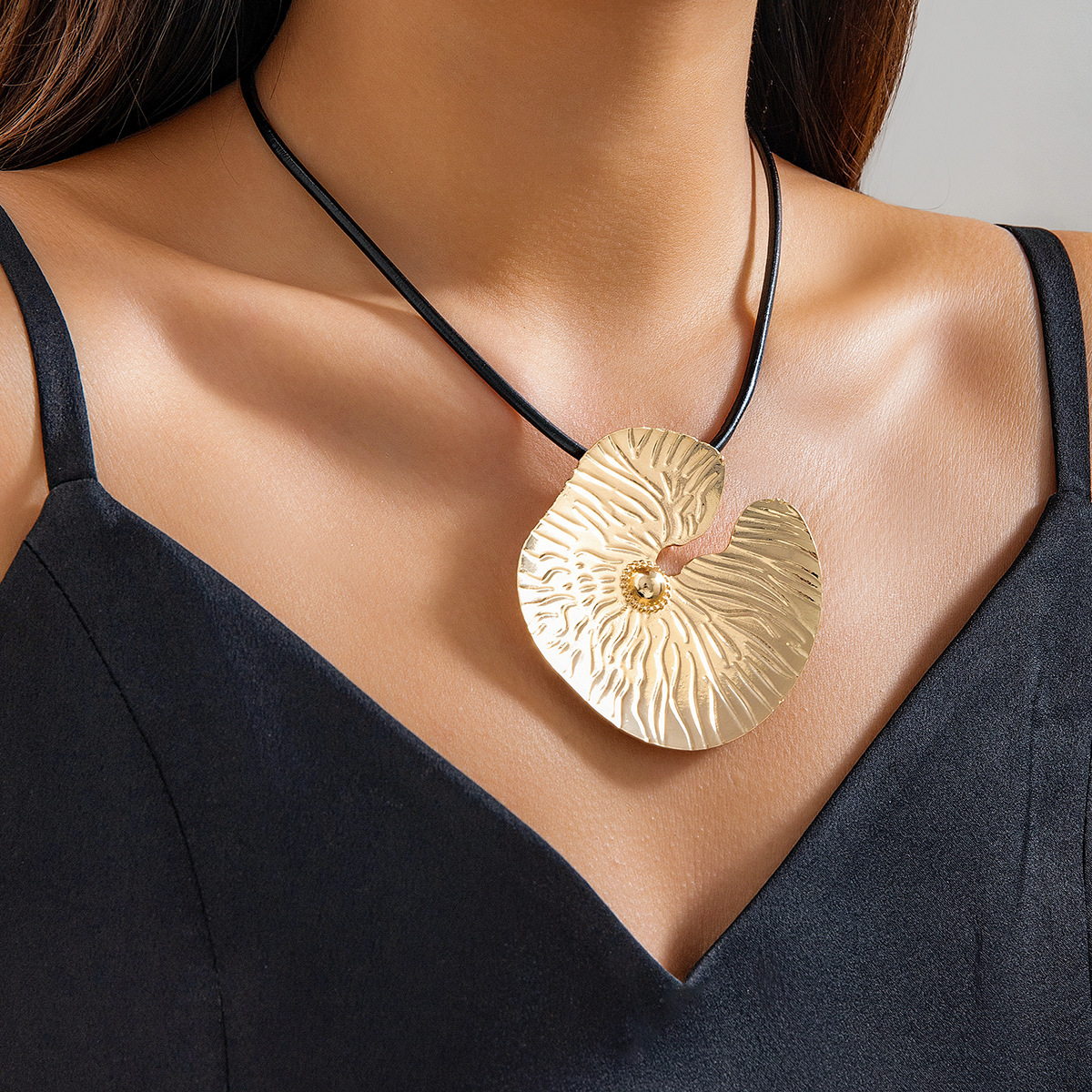 Woman Exaggerated Punk Cyber Style Metal Jewelry with Lotus and Large Leaves Necklace for fashion Women