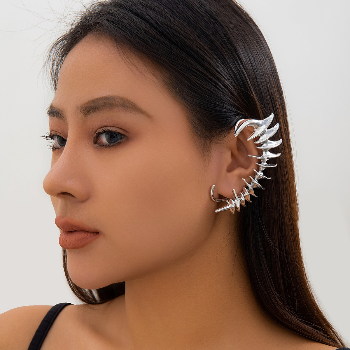 fashion Gothic style spurs, thorns, bone studs, jewelry, sweet and cool spine bones, no holes, hooks, ear clips for women