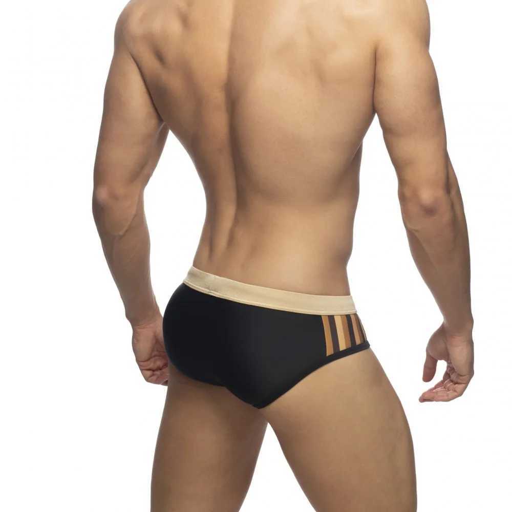 Mens Color Blocked Simple And Sexy Close Fitting Triangular Swimming Trunks With Pad W250214