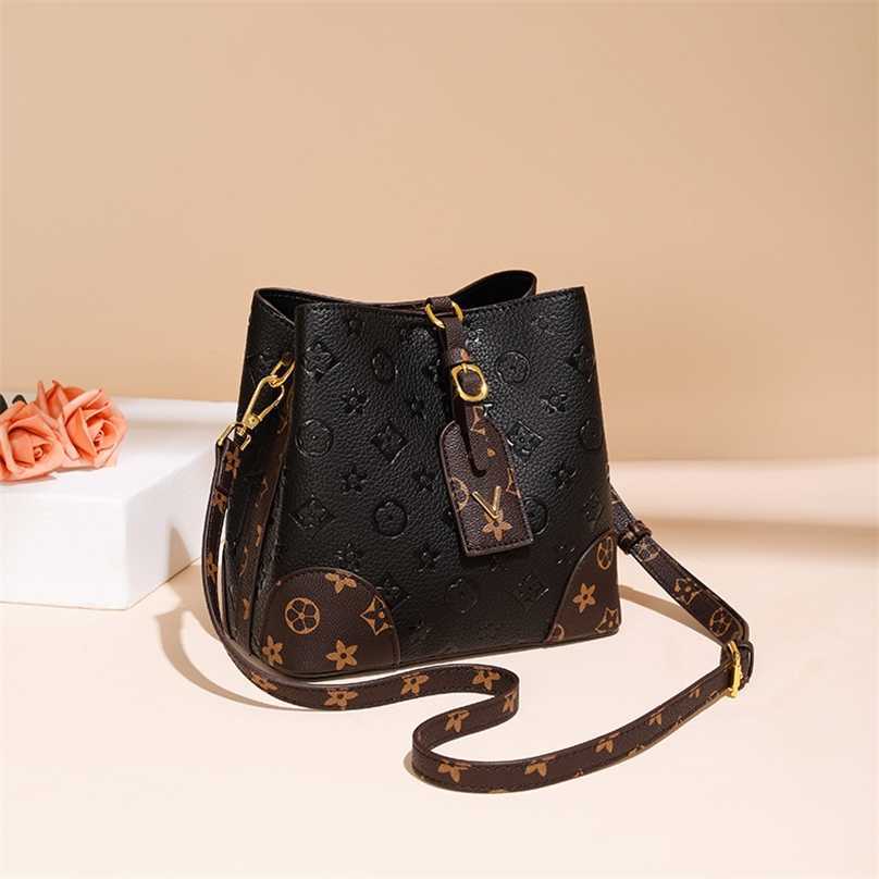 Designer bag New internet celebrity fashion embossed diagonal span large capacity bucket bag classic printed handbag bags