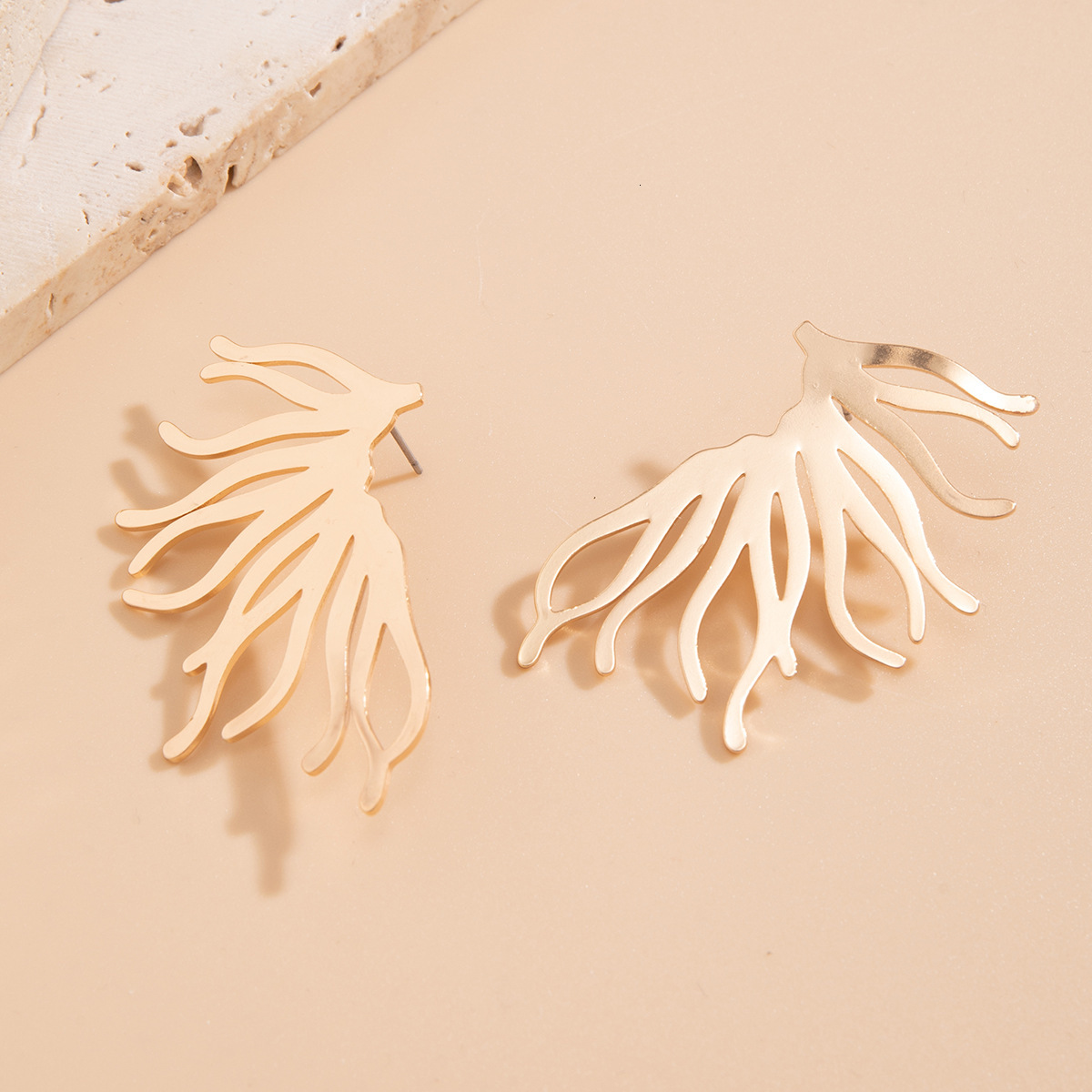 fashion Punk style minimalist and atmospheric fan-shaped burr for women's Woman French versatile thorny es earrings