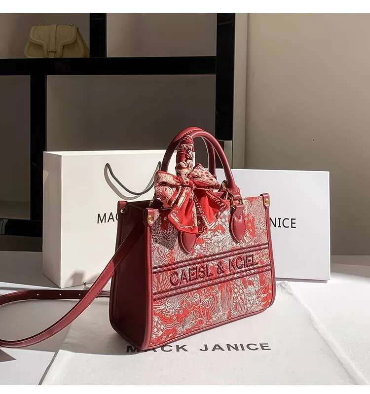 Large Capacity Fashion Casual Tote Red Color Embroidery Women Handbag High Quality Lady Purse Shoulder Messenger Bag