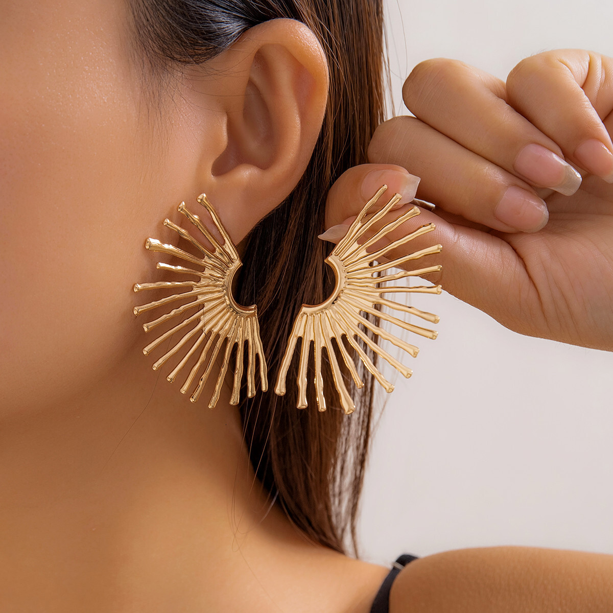 fashion Punk style minimalist and atmospheric fan-shaped burr for women's Woman French versatile thorny es earrings