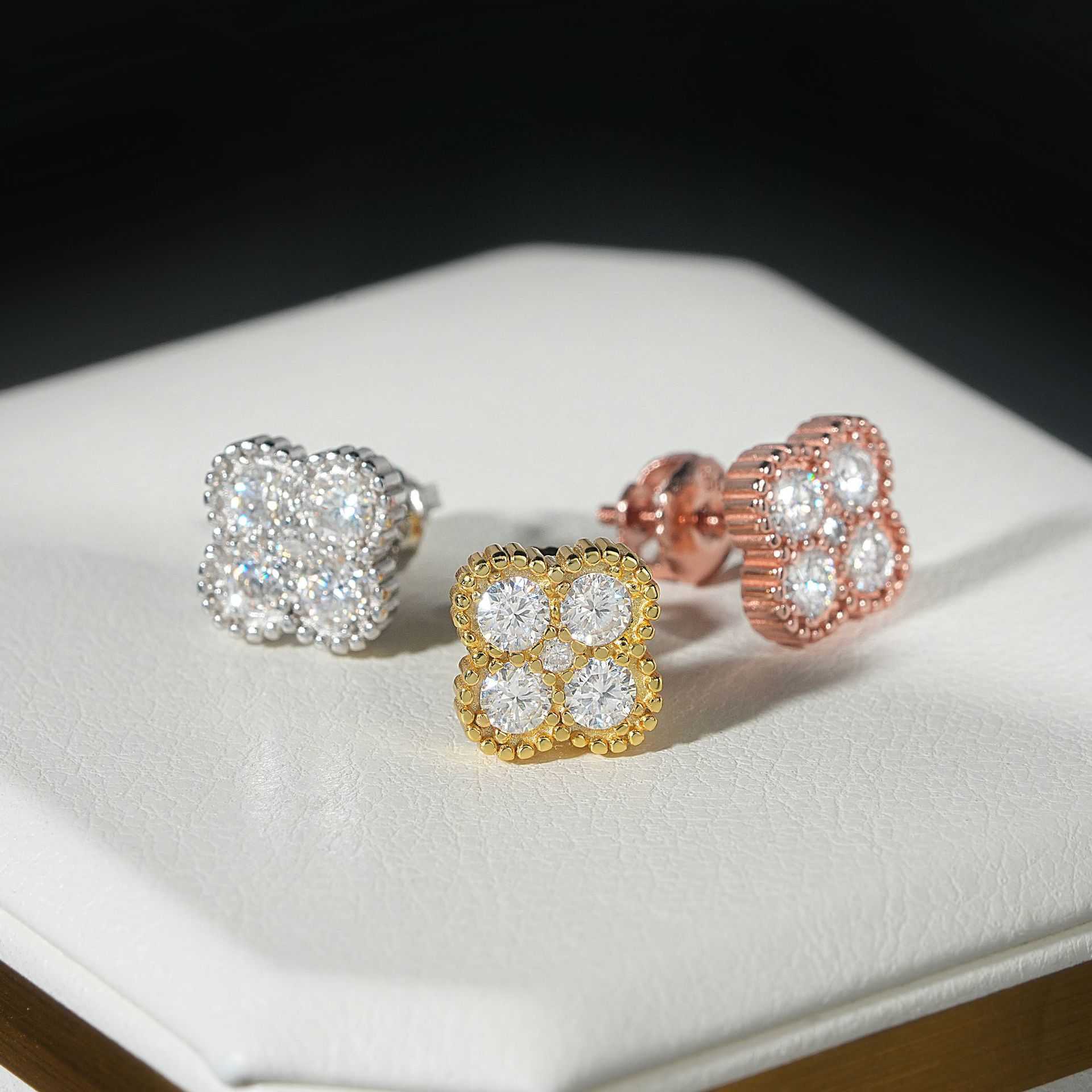 Diamond hair high-end earrings hot selling hip-hop S925 silver moissanite clover earrings suitable for men and women GRA