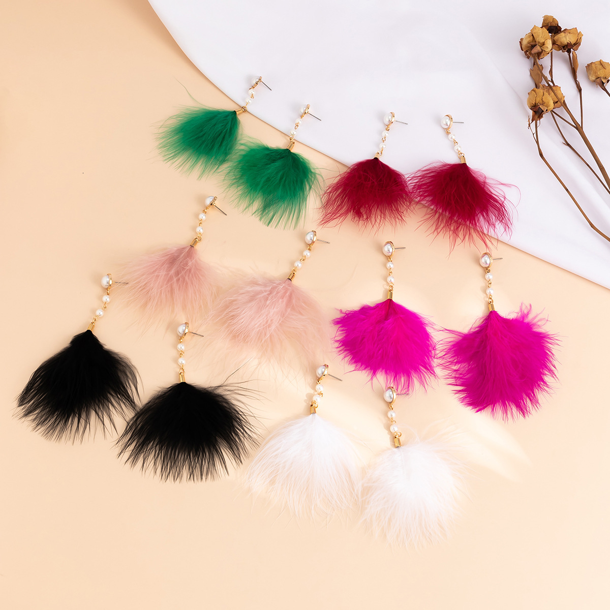 fashion Woman Jewelry style, personality, simplicity, and niche earrings. Feminine temperament, feather tassels, imitation pearl earrings
