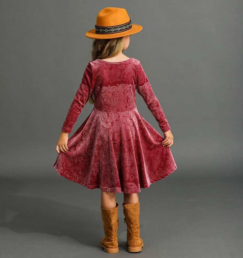 New Winter and Autumn Velvet Emed Dress for Preschool Girls Long Sleeve Swing A-Line Twist Skateboard Dress for 2-8 Years Z250214