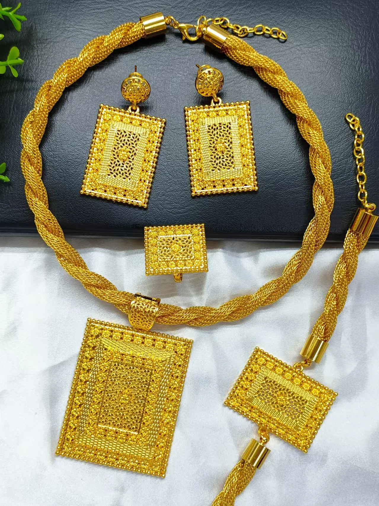 Nigerian Jewelry Set Womens Wedding Jewelry Dubai 24K Gold Jewelry African er Earrings Bridal Necklace 250213