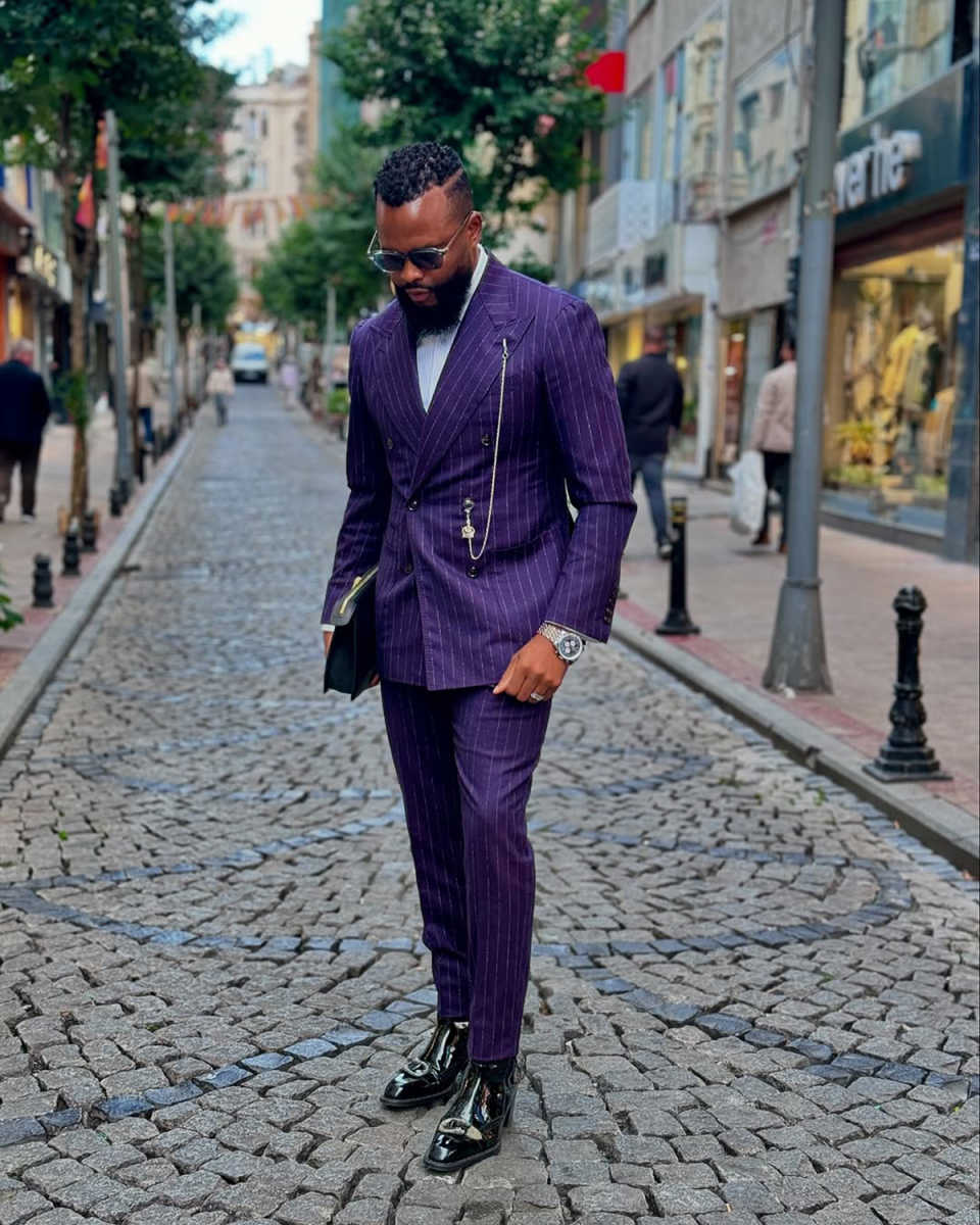 Simple Wedding Tuxedos Pinstripe Double Breasted Men Suits Peaked Lapel 2 Piece Set Jacket Pants Handsome Groom Blazers Customized