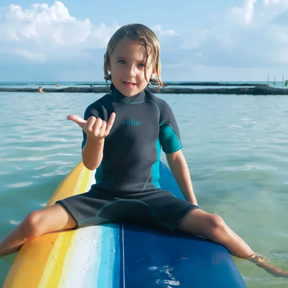 Childrens 3MM Neoprene Shor Wetsuit Back Zipper Surfing Snorkeling Swimming Suit Short Sleeves Boys Girls Kids Swimwear Z250214