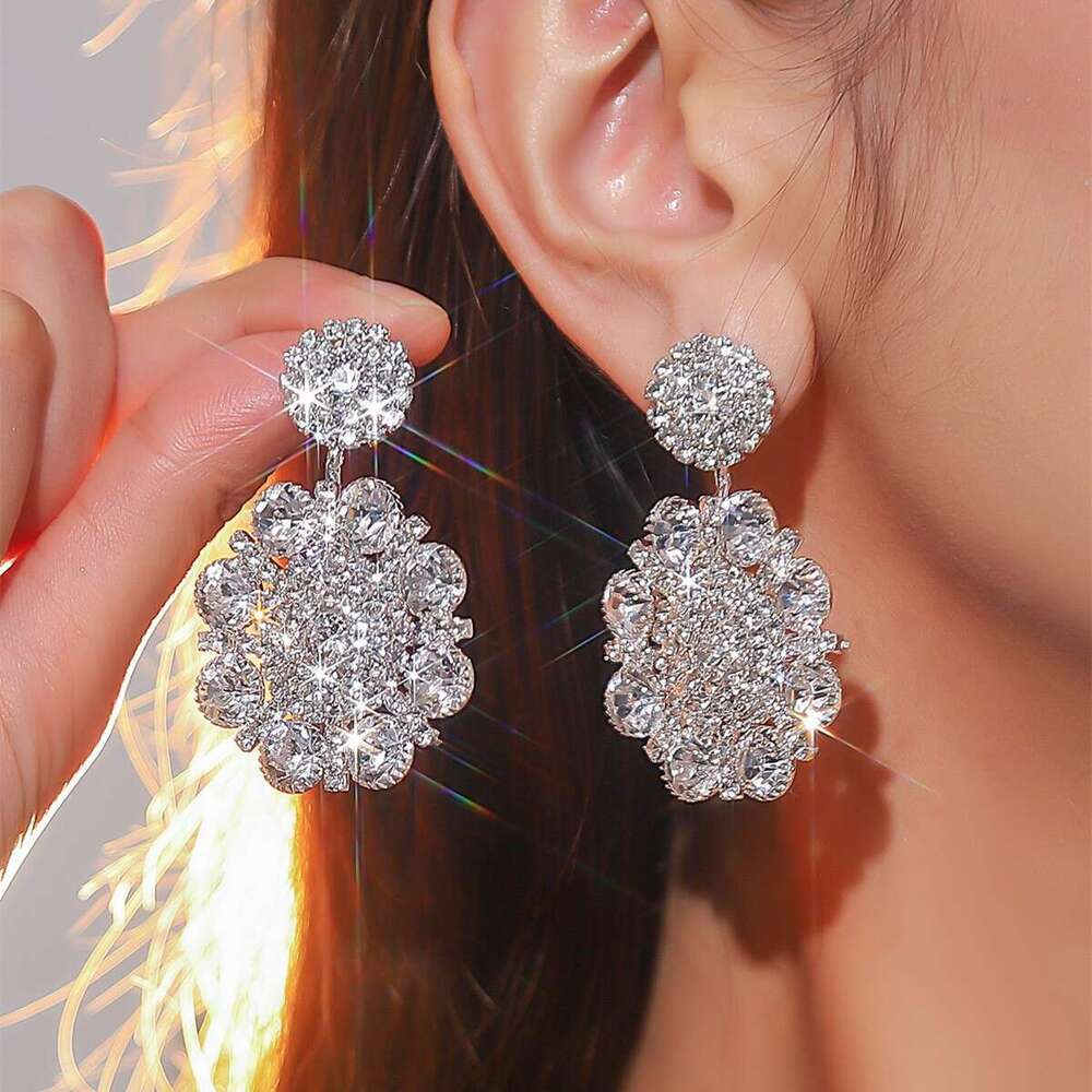Suower AB Water Dia with a High Sense of , Female Minority Design Snow wer and Earrings