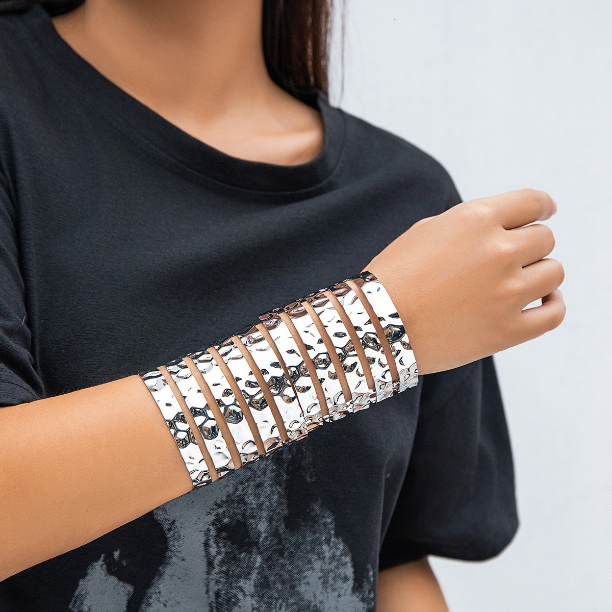 fashion Exaggerated punk wide face geometric with exaggerated accessories, liquid tapping pattern, hollowed out Woman es, and opening bracelet